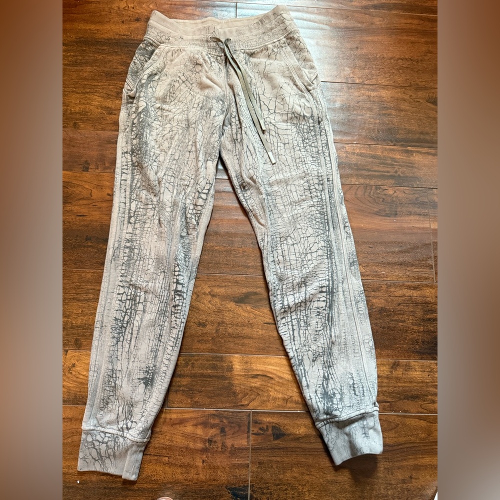 Lululemon Athletica Warm Down Jogger 7/8 Length Size 4 Thread Dye Rover Black